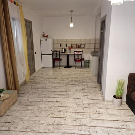 בראשוב Ullysses Guest House מראה חיצוני תמונה