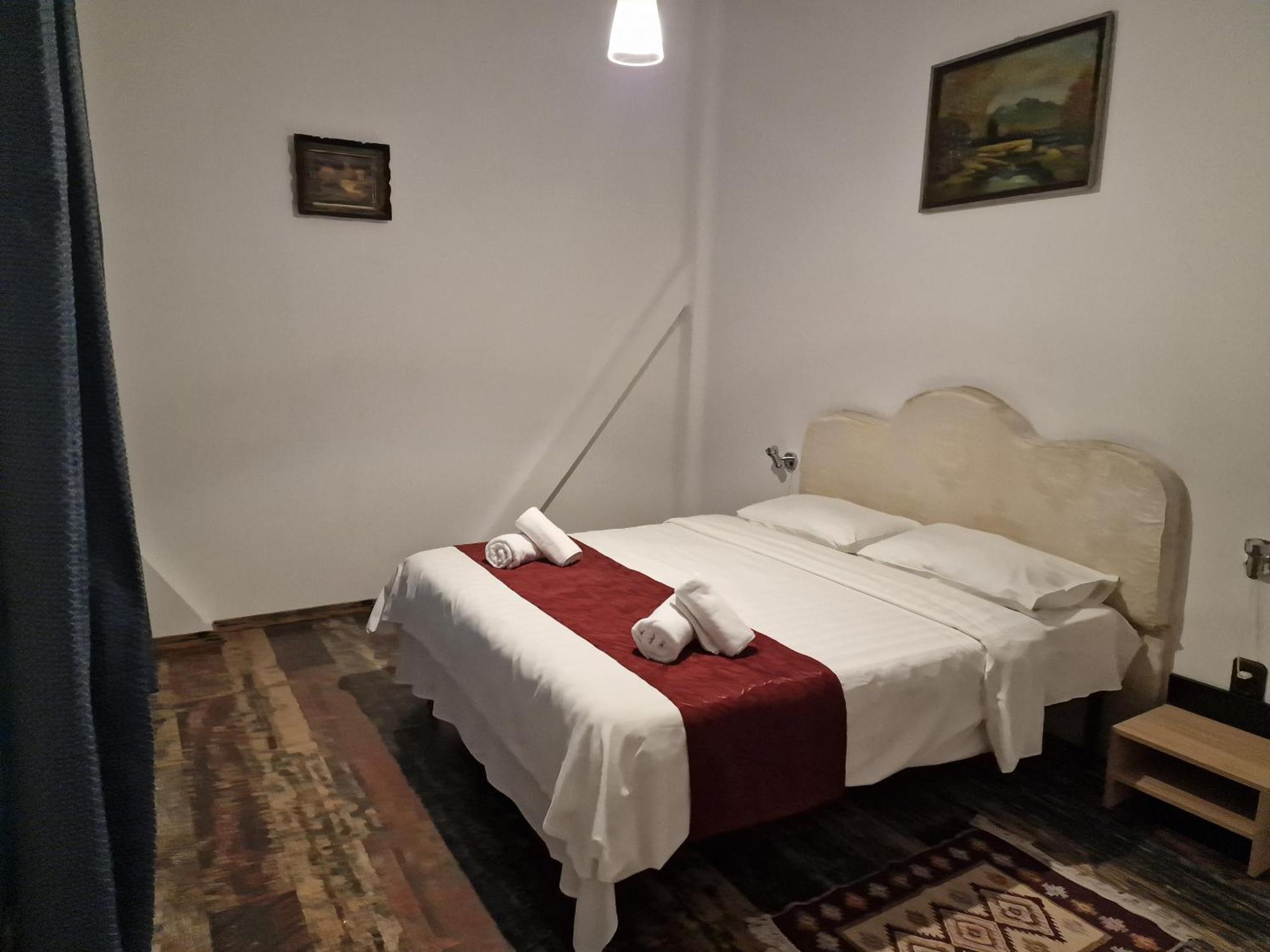 בראשוב Ullysses Guest House מראה חיצוני תמונה