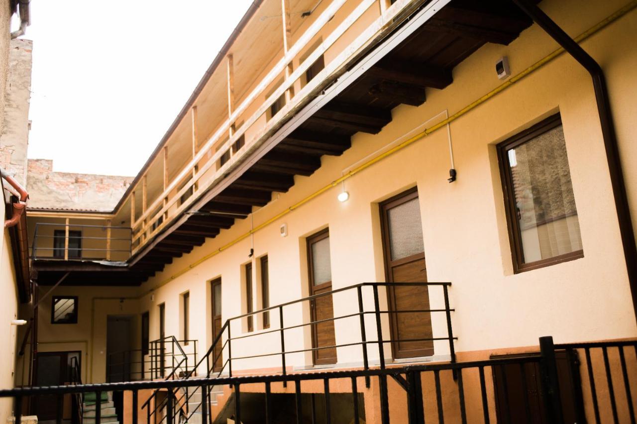 בראשוב Ullysses Guest House מראה חיצוני תמונה