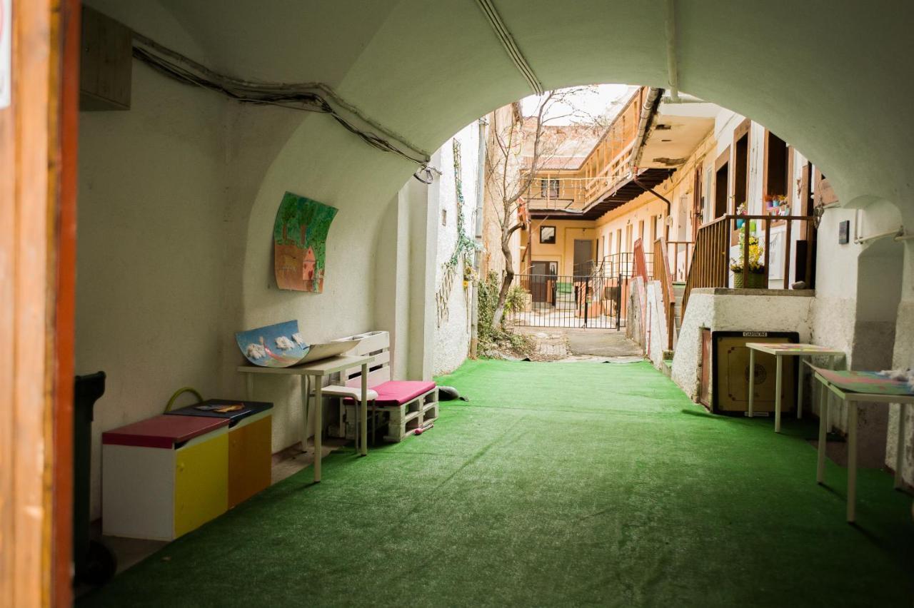בראשוב Ullysses Guest House מראה חיצוני תמונה
