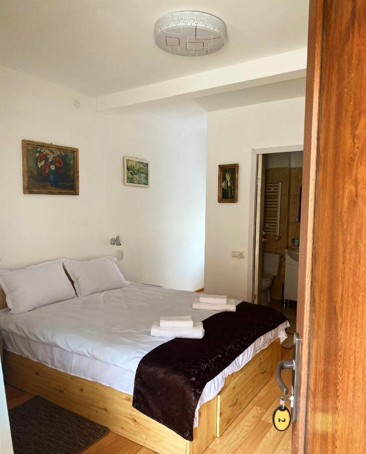 בראשוב Ullysses Guest House מראה חיצוני תמונה