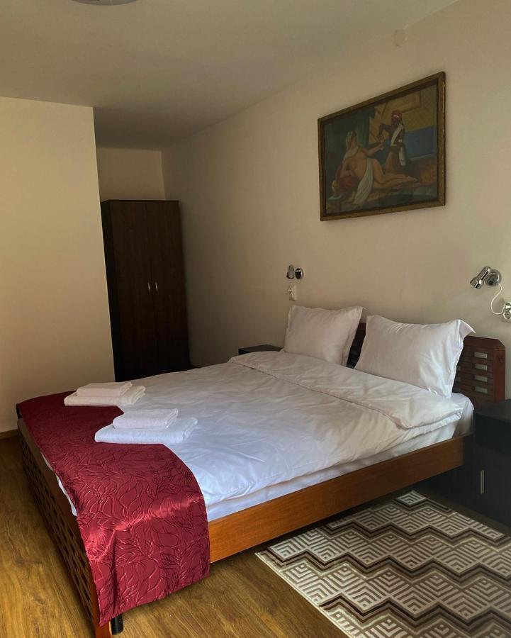 בראשוב Ullysses Guest House מראה חיצוני תמונה