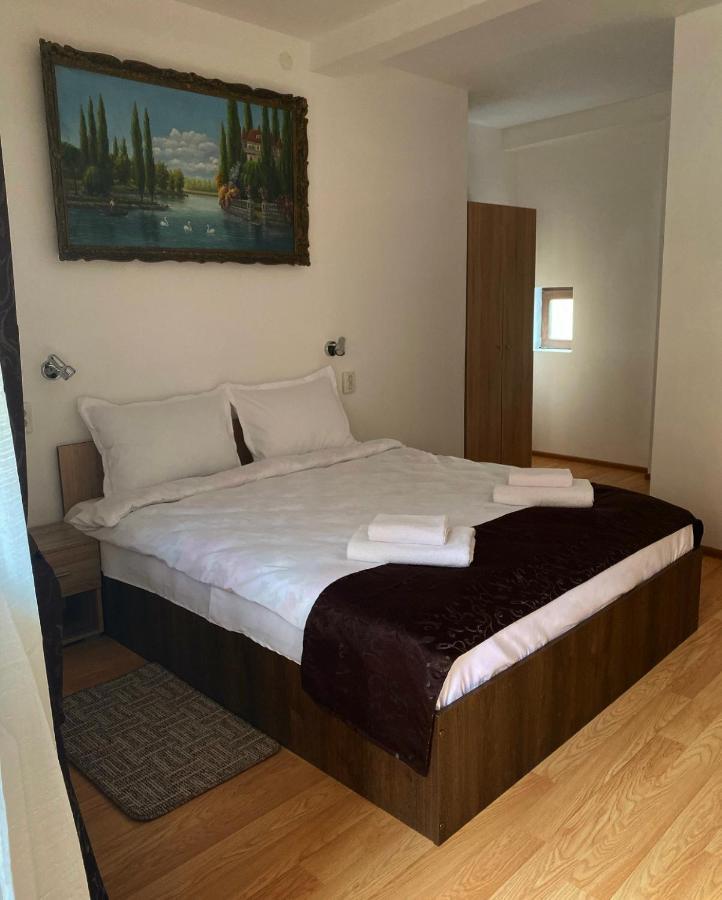 בראשוב Ullysses Guest House מראה חיצוני תמונה