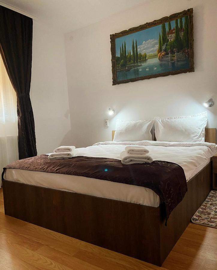 בראשוב Ullysses Guest House מראה חיצוני תמונה